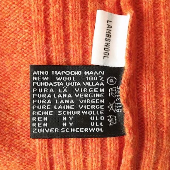 TEN YARDS Lambswool V-Neck Sweater - Picture 12 of 13